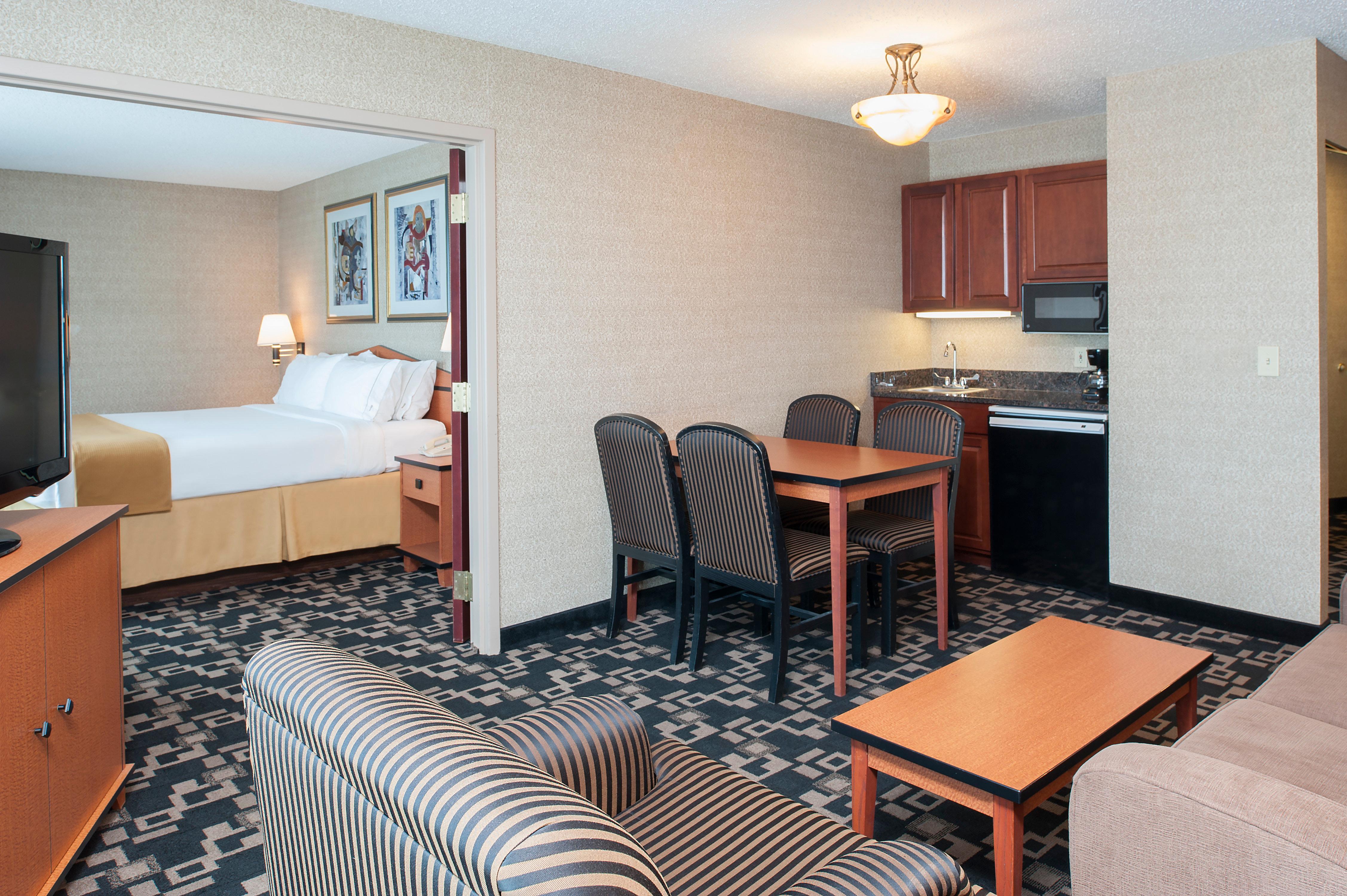 Holiday Inn Express Hotel & Suites Greenwood Eksteriør billede