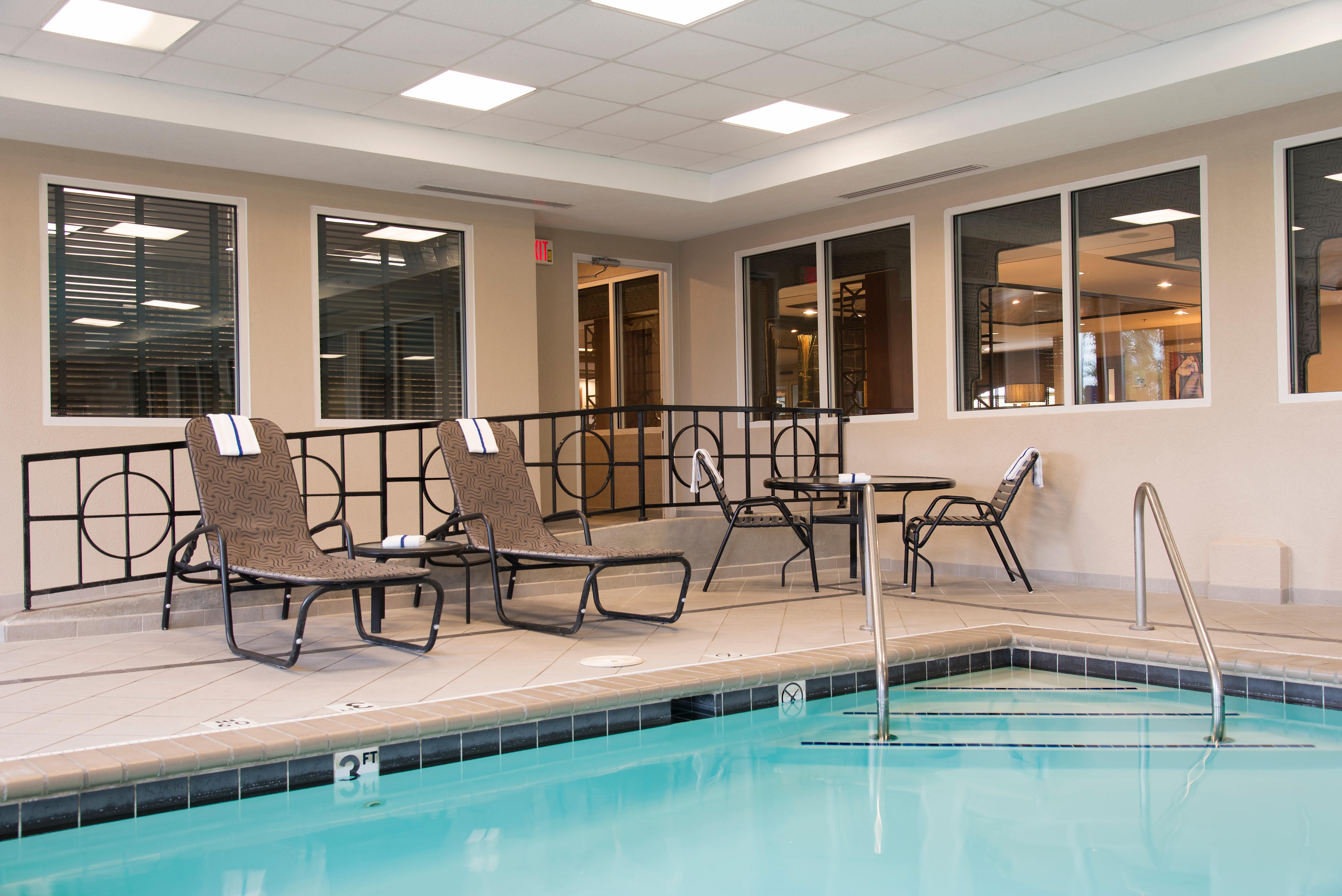 Holiday Inn Express Hotel & Suites Greenwood Eksteriør billede