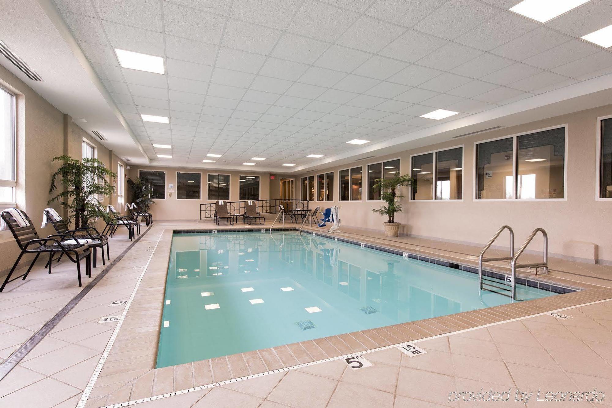 Holiday Inn Express Hotel & Suites Greenwood Eksteriør billede